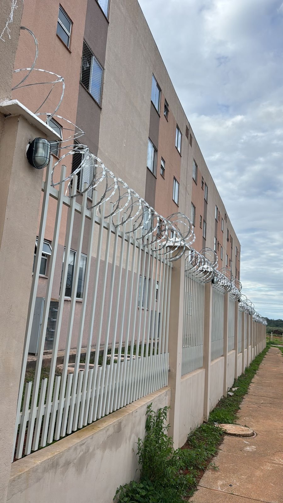 Instalação de concertina em condomínio
